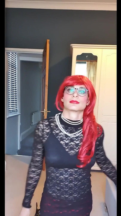 私のタイトなレースのドレスでからかう