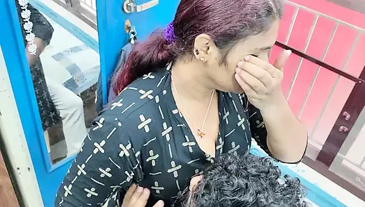 Heiße lippensperre mit zungenkuss