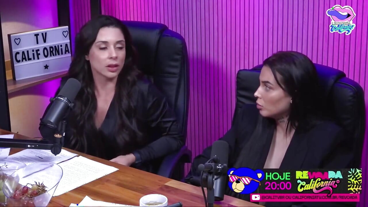 Two Hotties in a Show of Dirty Talk - Bruna Carlos and Luciana Picchi
