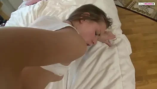 Hübsches teen macht ihr 1. fickvideo