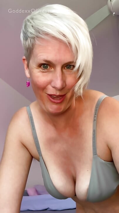 Stiefmoeder gebruikt je gezicht voor haar plezier - Joi Aftellen