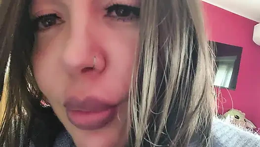 Ibu tiri menemukan jurnal pornomu