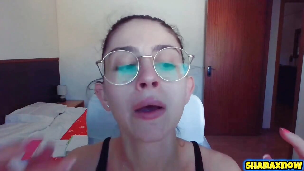 Țâțe cu futai în nas cu fetiș, țâțe împinse în nări, miroase-mi pizda