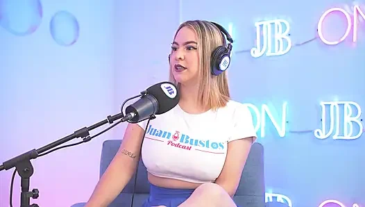 Тройничок с большим черным членом - Daniela Gomez и ее горячая, грудастая подруга делят большой черный член, пока они давятся