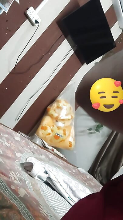 Ladki ko room me pakarkar garam Kiya