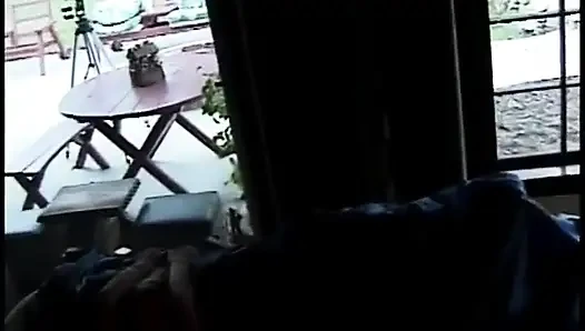 Genç fahişeler vibratörle birbirlerinin amlarını sikiyor