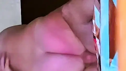 Goyangin pantat montoknya di kontolku