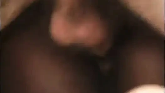 Cinta hitam dan putih di kamar tidur... Crot di mulut