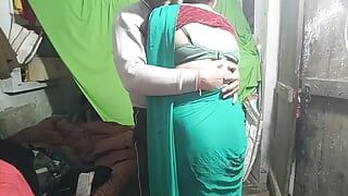 印度农村chachi和他的侄子在丈夫不在家享受肛交，印地语音频