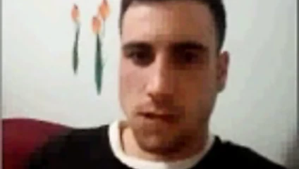 diego se masturba delante de una camara
