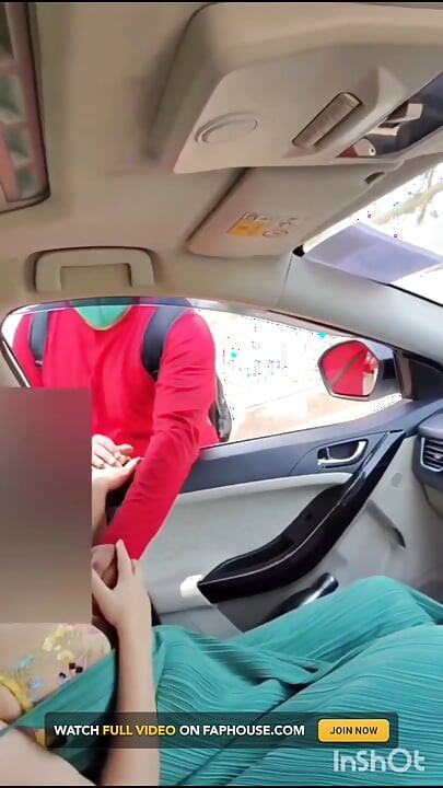 Stranger Touch My Boobs in My Car (ao ar livre)