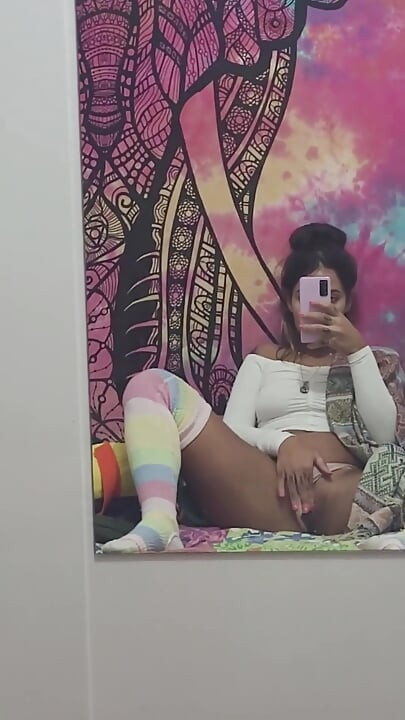 Mon ex a posté cette vidéo de lui en train de jouir sur le miroir
