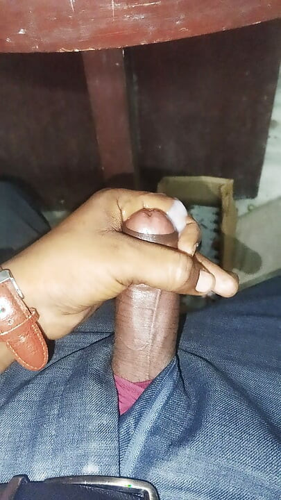 The Hamdsom boy spat in his thick dick in the office, playing with a spit, spilled all the water on himself.
