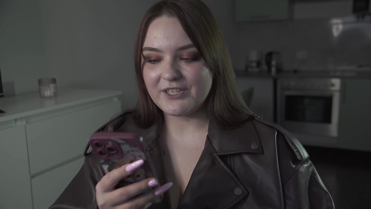 Porn Story - Gozada chefe na esposa do tenente (russo, boquete, sexo duro, corno)