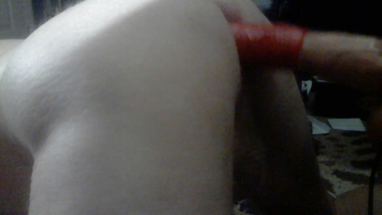 Büyük uzun dildom tarafından sikiliyor