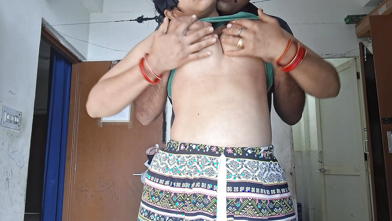 Desi Bhabhi Ki Ghar Par Chodai Bhabhi Ki Juicy Milk and Sexy Gand Ki Fuckai Had a lot of fun