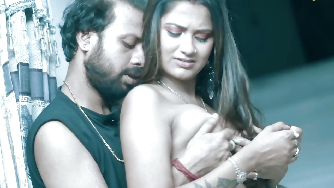 Raat ke samye biwi samjh kar soteli maa ko hi chod diya