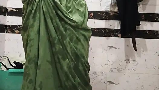 Priya bhabi güzel vücut gösterisi