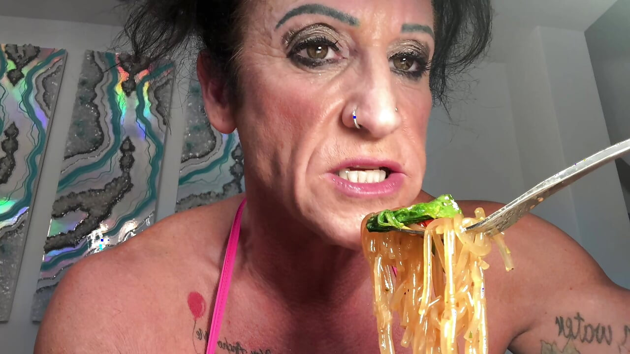 Kandys Crush: пожирание обеда куколда