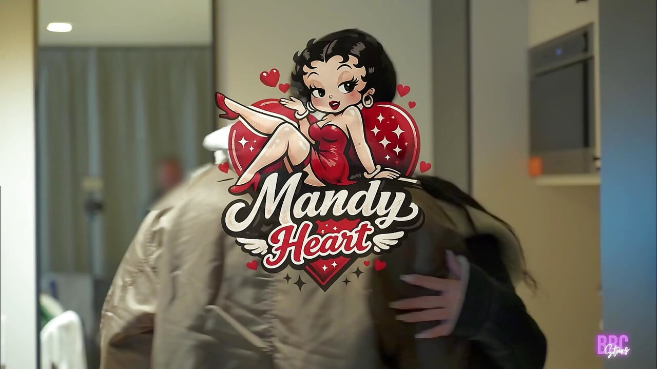 Немецкая Stunner Mandy Heart наслаждается большим черным членом