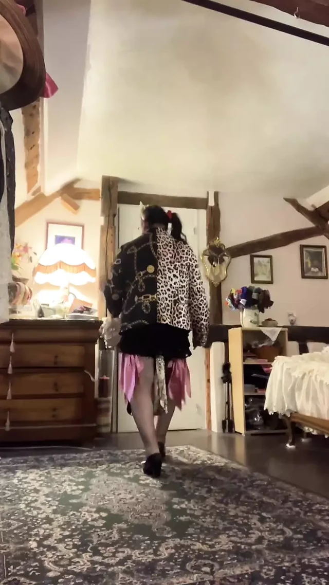 Dressed with a short black skirt with lace for a night out