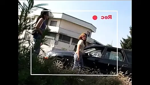 Сексуальную грудастую латинскую милфу трахнули раком с презервативом и камшотом на задницу