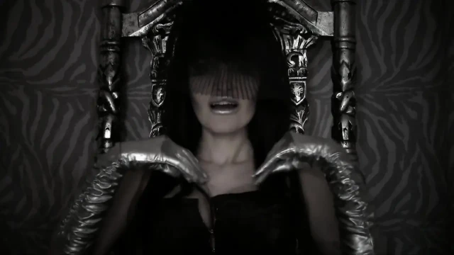 The fascinatrix...