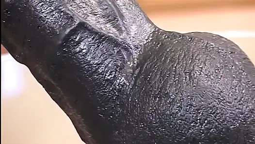 Горячая крошка Alana скачет на большом члене