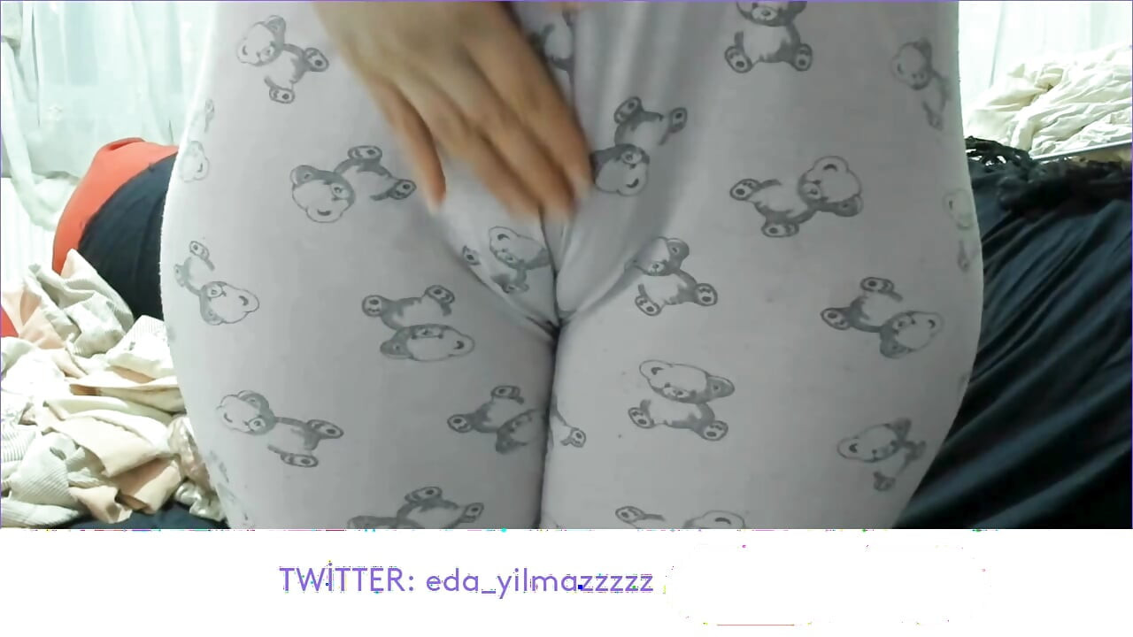 CAMELTOE- MASTURBATION IN PAJAMAS- PUFFED PUSSY- SWOLLEN PUSSY- TURKISH PORN