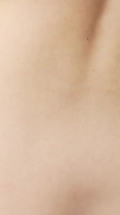 Spektakulärer moment von "VIP4K. "Devote blondine mit verbundenen augen und grob gefickt"