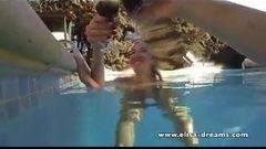 Quay lén và công khai video sex trong một hồ bơi