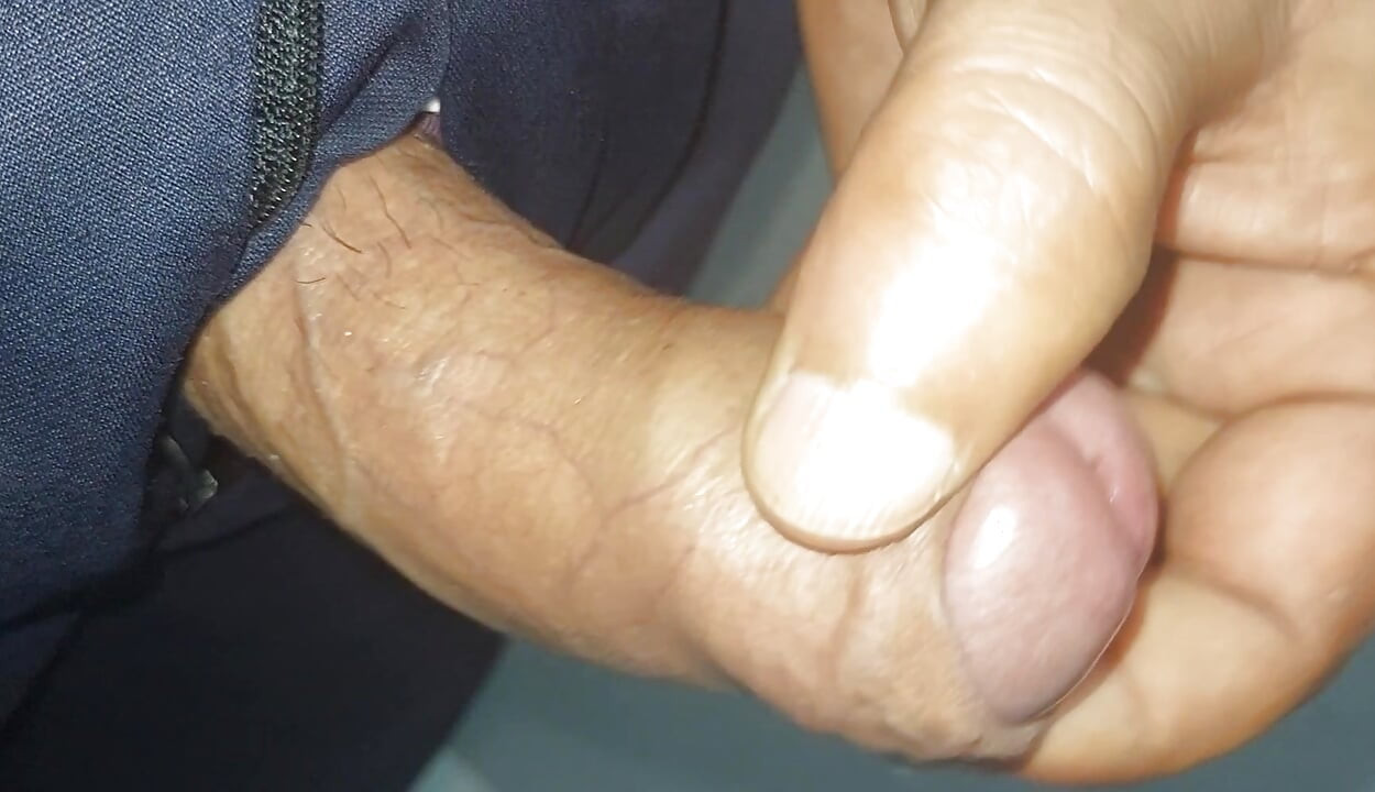 Mi padrastro y madrastra me masturbaron en mi cumpleaños