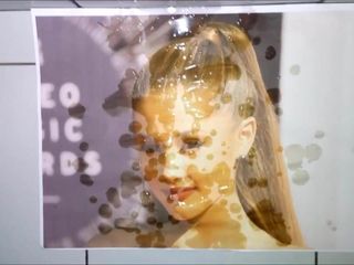 Sperma hyllning - Ariana Grande får en ansiktsbehandling