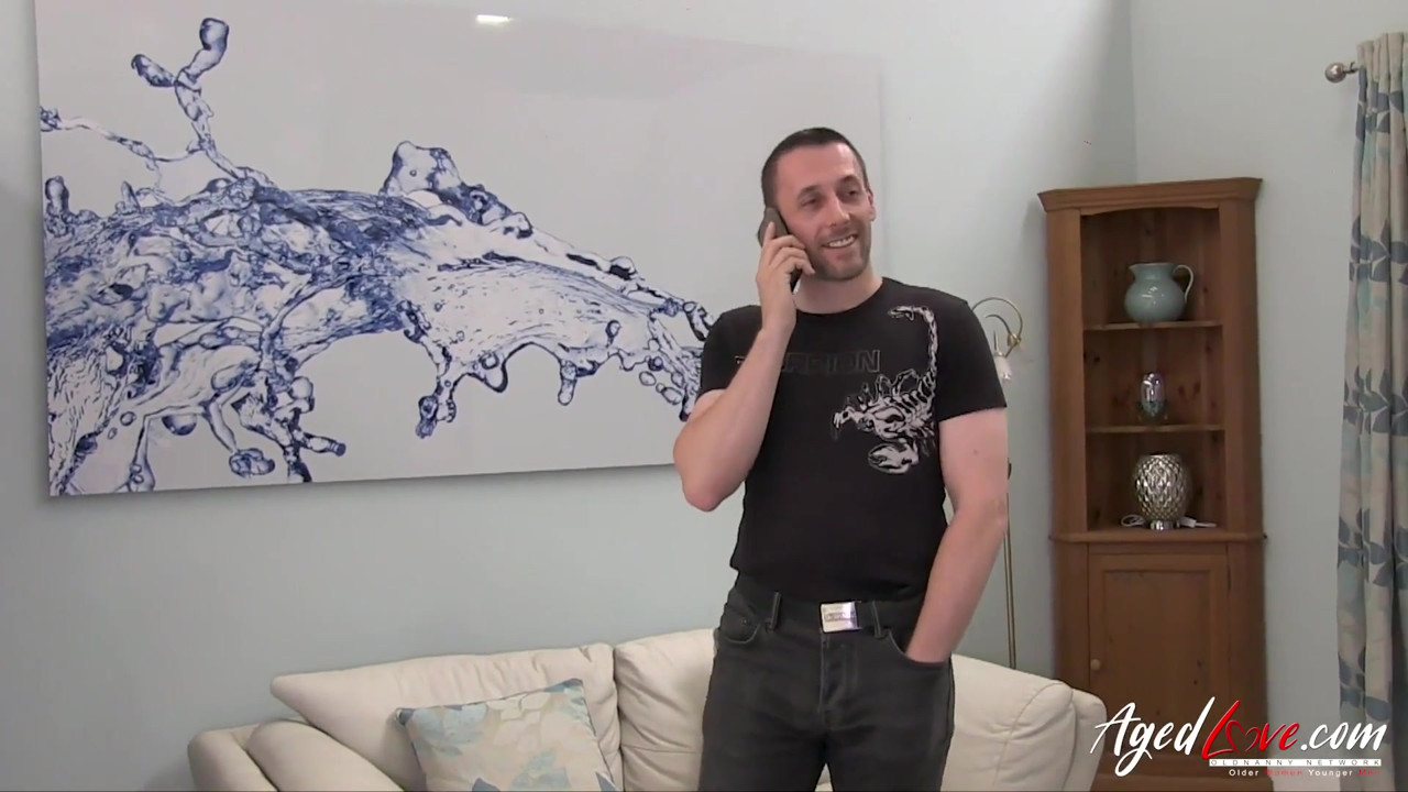 非常に大きな胸の成熟女性とのハードコアセックス