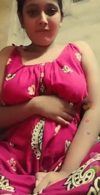 DESI AMATEUR IN PINK NIGHT RECORDING HER NUDE SELFIE PORN