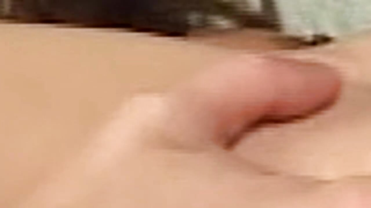 격렬한 스트레칭 후 두꺼운 정액으로 넘쳐나는 후장 벌리기