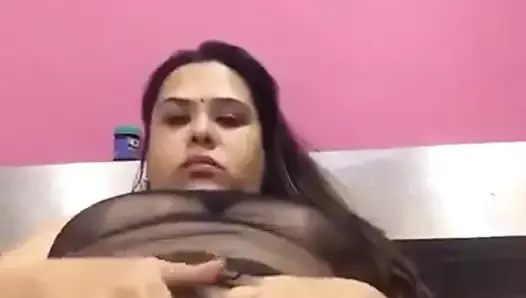 Bhabhi with big boobs