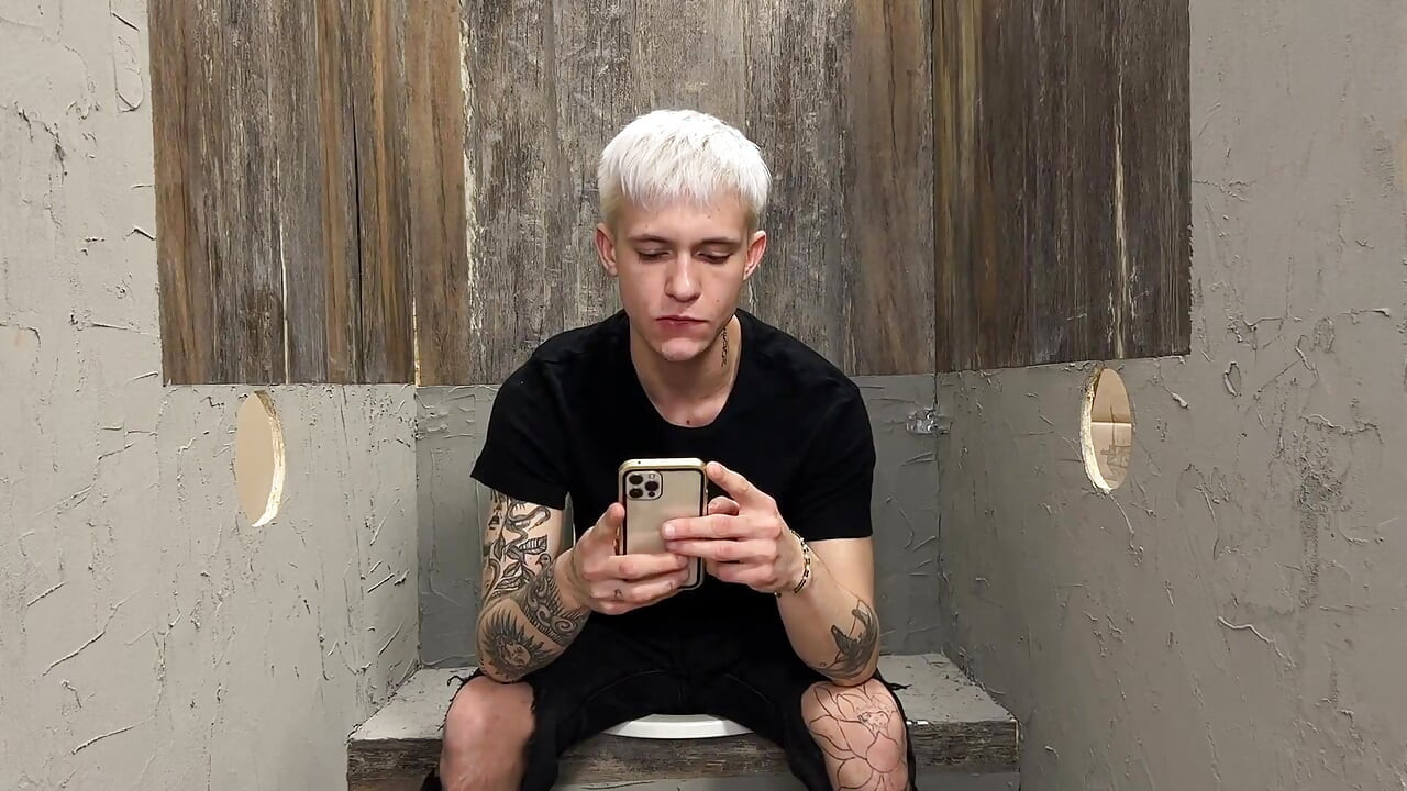 I Went to Masturbate in the Toilet, but in the End They Stuffed Me in My Mouth and Ass