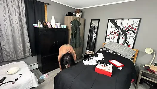 Bts:kandy Transforms Into 1950s Housewife