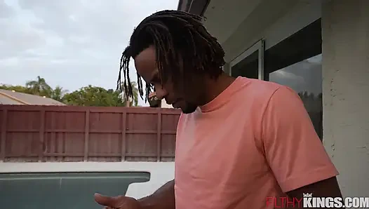 Baştan çıkarıcı üvey kız büyük zenci yarağımdan sonra geliyor