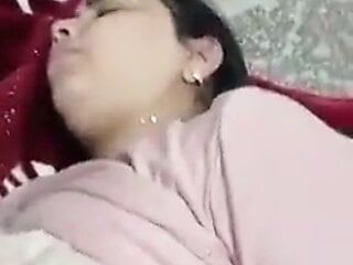 Zaira Baji fickt ihren geilen Neffen während des Lockdowns