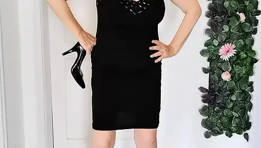 Giantess granny play with you