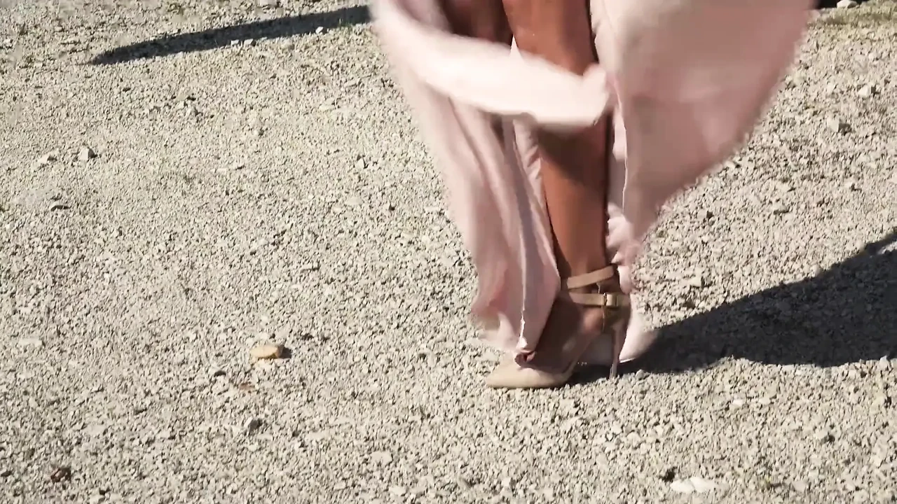 Pretty fashionista seduces while masturbating her clit