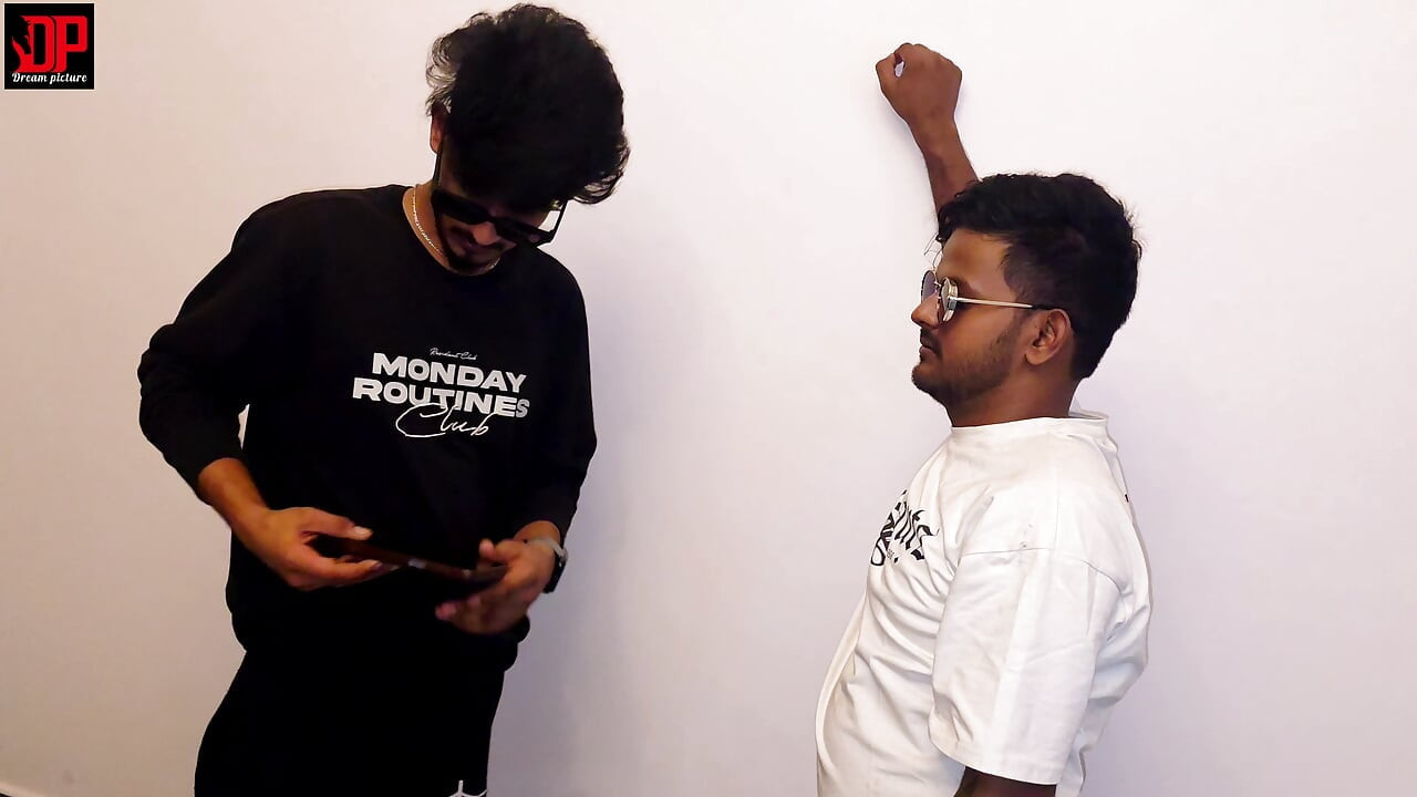 พนักงาน Desi อินเดีย นักเรียนเย็ดกับเพื่อนร่วมชั้น วิดีโอเย็ดหมู่สามคน Mms Like Video