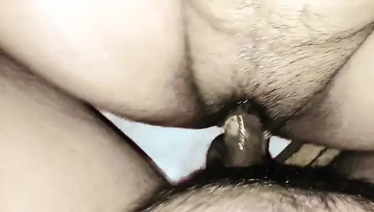 Fucked sister-in-law's juicy pussy all night and drained water on the pussy