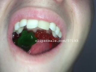 Vore Fetisch - Aaron isst Gummibärchen, Teil 12, Video1