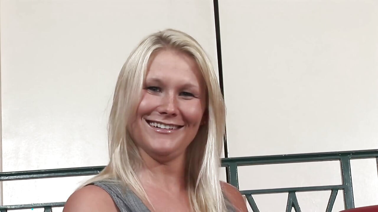 Blonde MILF on the porno casting enjoys with creampie ending