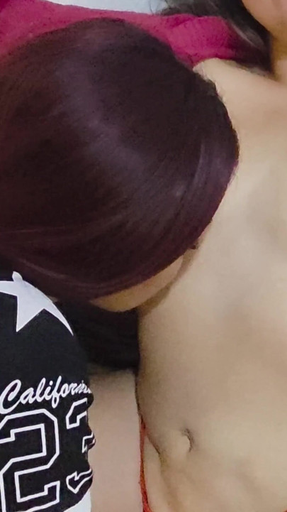 Uwielbiam lizać jej cipkę! - Uprawiam niesamowity seks lesbijski z moją najlepszą przyjaciółką | Klip 1