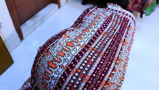 Ibu tiri mesir yang cantik terjebak di dalam meja sekarang dia ingin seks anal kasar dariku!