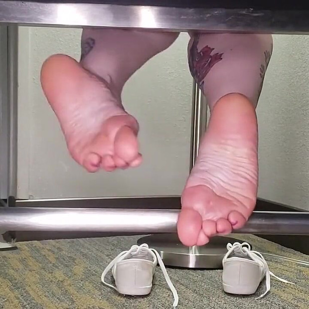 Untuk semua pencinta kaki awak, nikmatilah